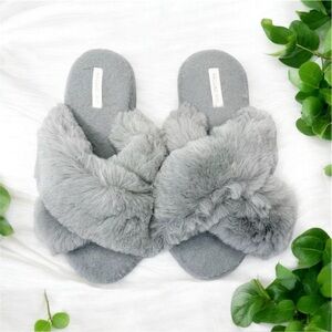 Halluci Grey Slippers Women’s Size 6 Cross Band Plush Slip On Padded Footbed